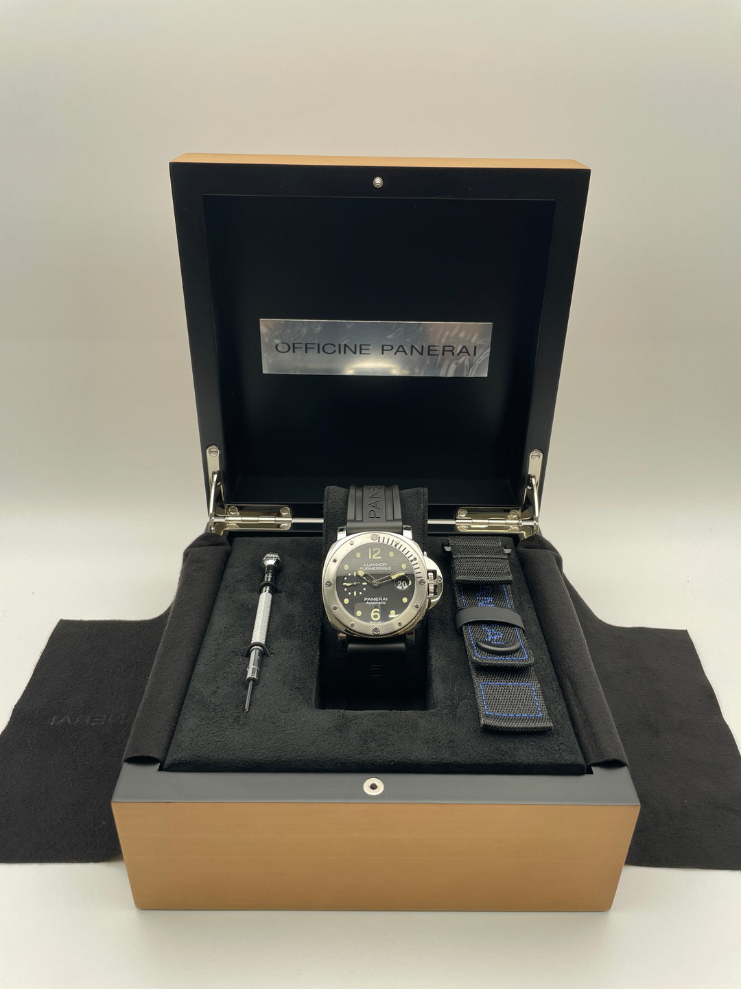 パネライ　ルミノール サブマーシブル